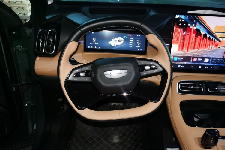 GEELY Boyue L 2025 car image #12