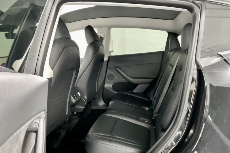 Tesla Model Y 2023 car image #12