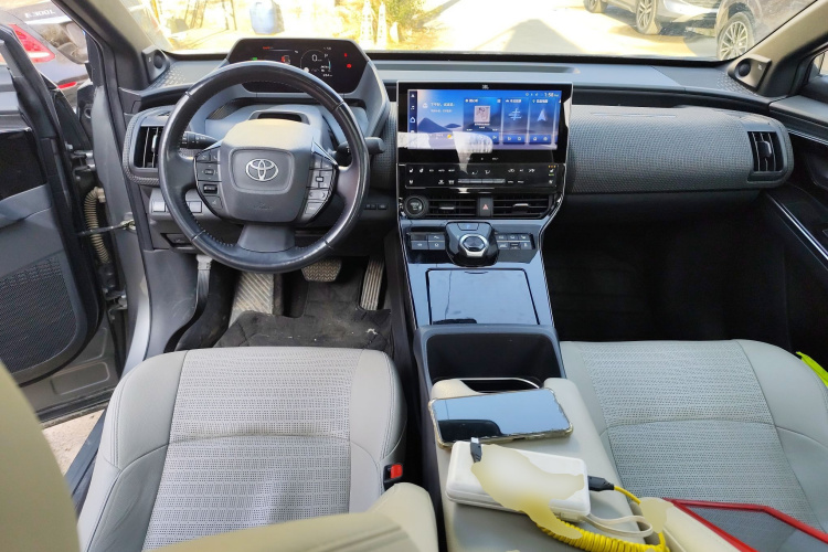 Toyota bZ4X 2022 immagine di auto #12