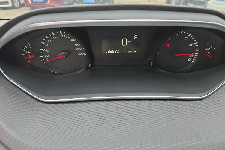 Peugeot 308 2019 car image #12