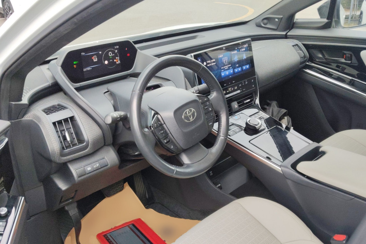 Toyota bZ4X 2022 immagine di auto #12