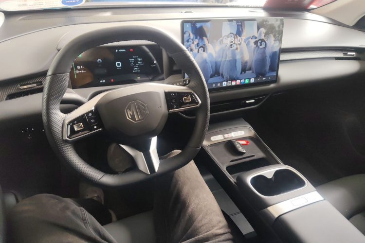 MG ES5 2025 car image #12