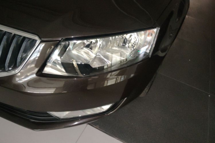 Skoda Octavia 2015 car image #12