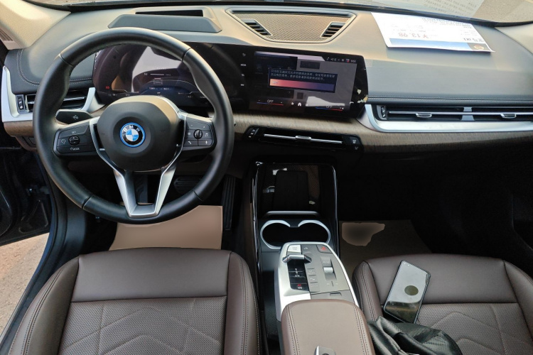 BMW iX1 2023 car image #12