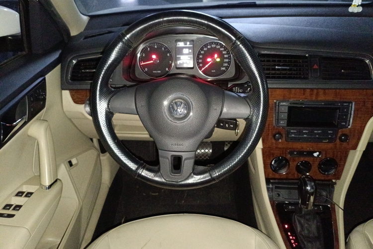 Volkswagen Lavida 2013 car image #12