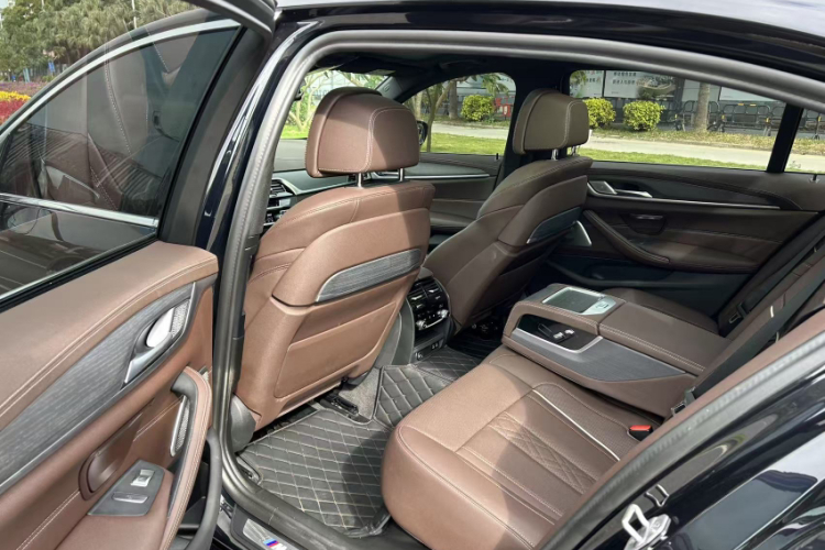 BMW 5 Series 2023 car image #12