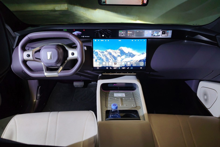 Avatr 12 2024 car image #12