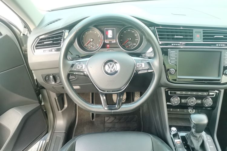 Volkswagen Tiguan L 2018 #12 Volkswagen Tiguan L 2018 car image #12