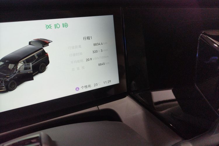 极氪 极氪009 2025 汽车图片 #12