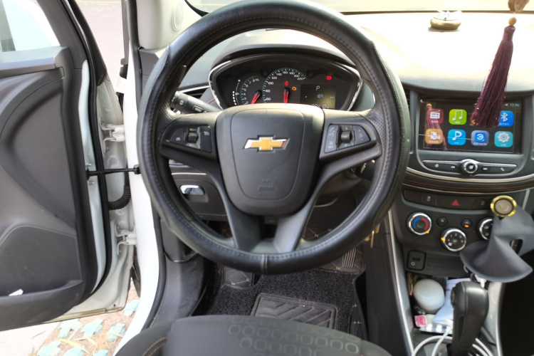 Chevrolet Tracker 2018 #12 Chevrolet Tracker 2018 car image #12