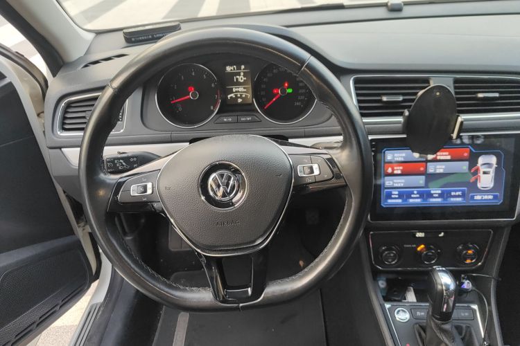 Volkswagen Gran Lavida 2018 immagine di auto #12
