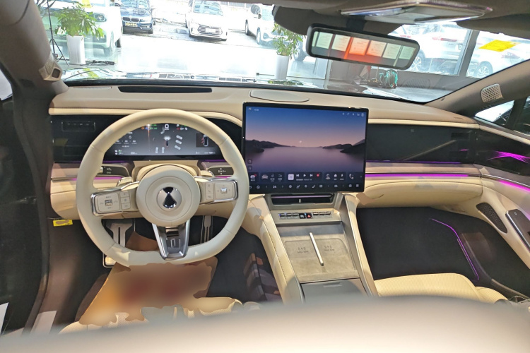 Denza Z9 2024 #12 Denza Z9 2024 car image #12