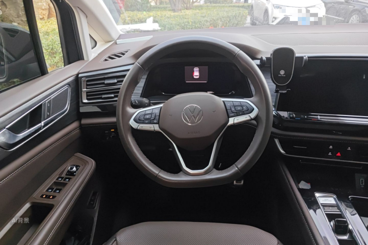 Volkswagen Viloran 2023 car image #12