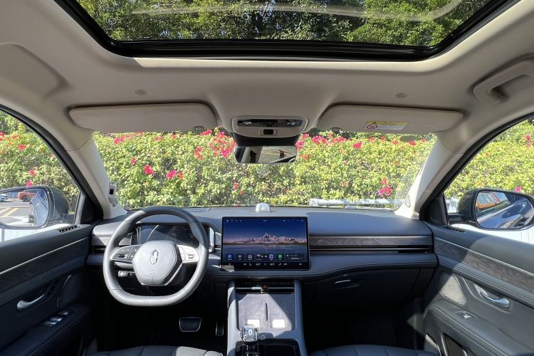 2023 car image #12