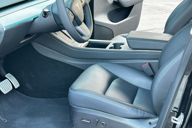Tesla Model Y 2023 #12 Tesla Model Y 2023 car image #12