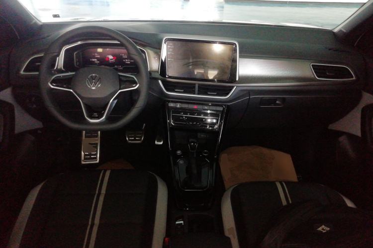 Volkswagen T-Roc 2023 car image #12