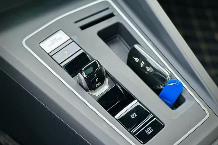 Volkswagen Golf 2021 car image #12