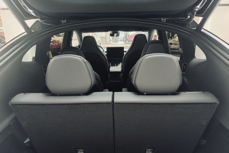 特斯拉 Model Y L 2025 汽车图片 #12