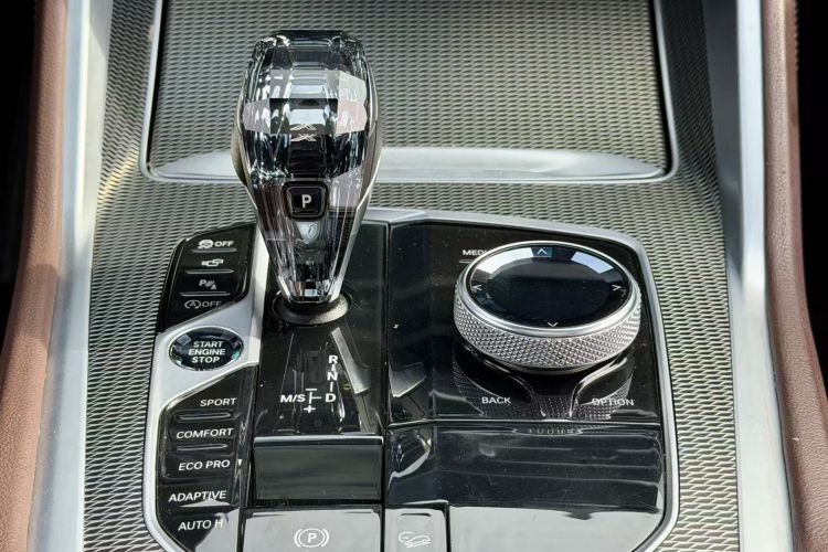 BMW X6 2020 car image #12