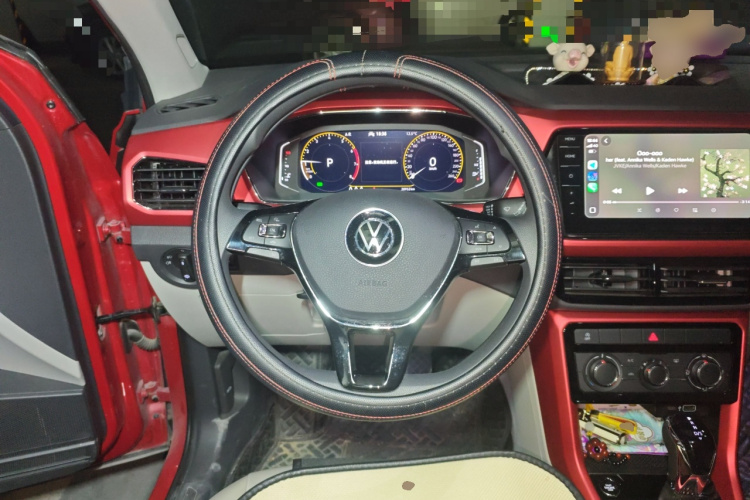 Volkswagen T-Cross 2022 car image #12