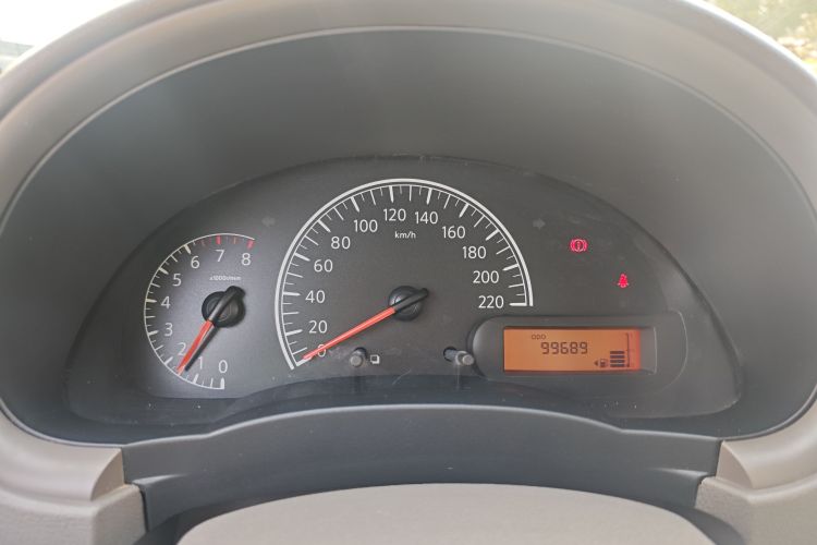 Nissan Sunny 2016 #12 Nissan Sunny 2016 car image #12