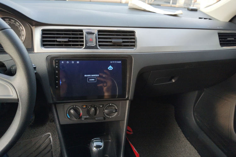 Skoda Rapid Spaceback 2017 car image #12