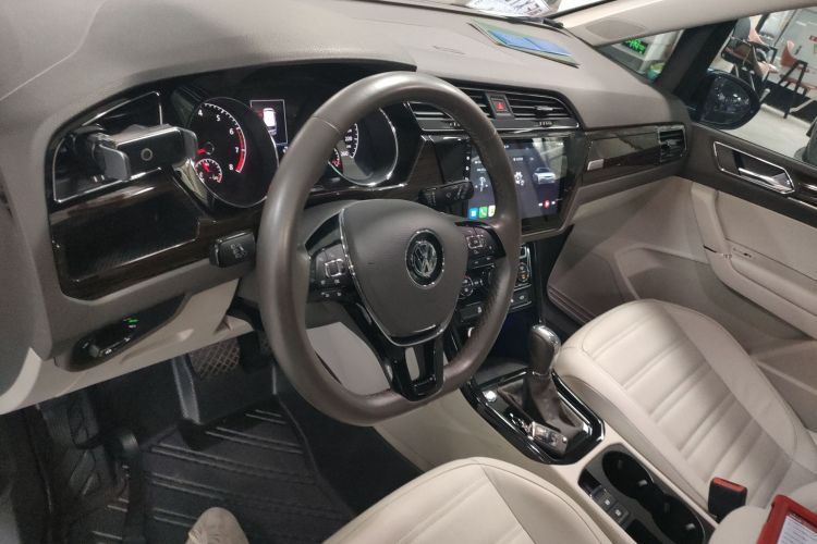 Volkswagen Touran 2018 immagine di auto #12