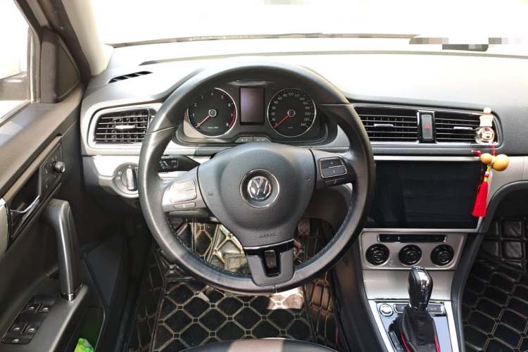 Volkswagen Gran Lavida 2014 immagine di auto #12