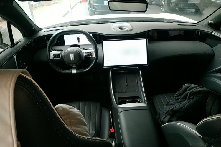 Avatr 11 2024 car image #12