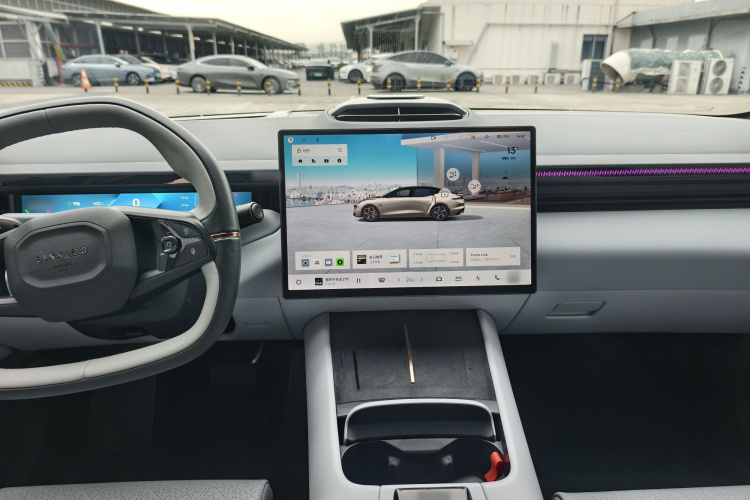 Lynk & Co 2024 immagine di auto #12