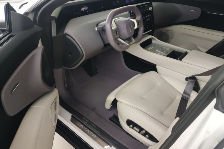 Avatr 12 2024 car image #12