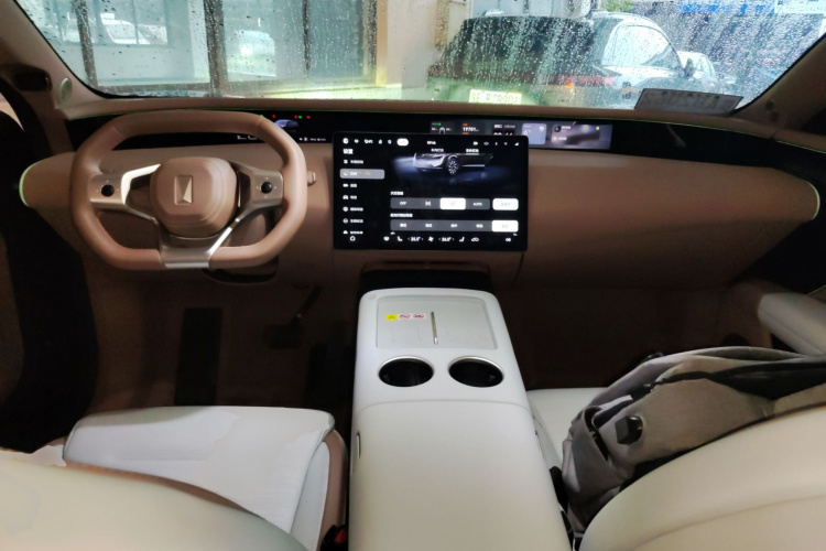 Avatr 07 2025 car image #12