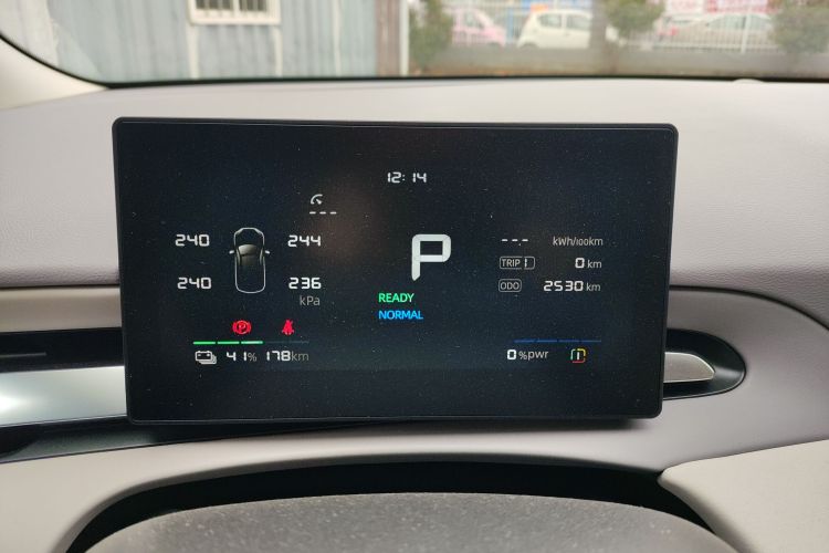 MG 4 EV 2025 car image #12