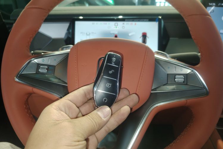 BYD Tang L 2025 صورة سيارة #12