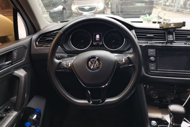 Volkswagen Tiguan L 2019 #12 Volkswagen Tiguan L 2019 car image #12