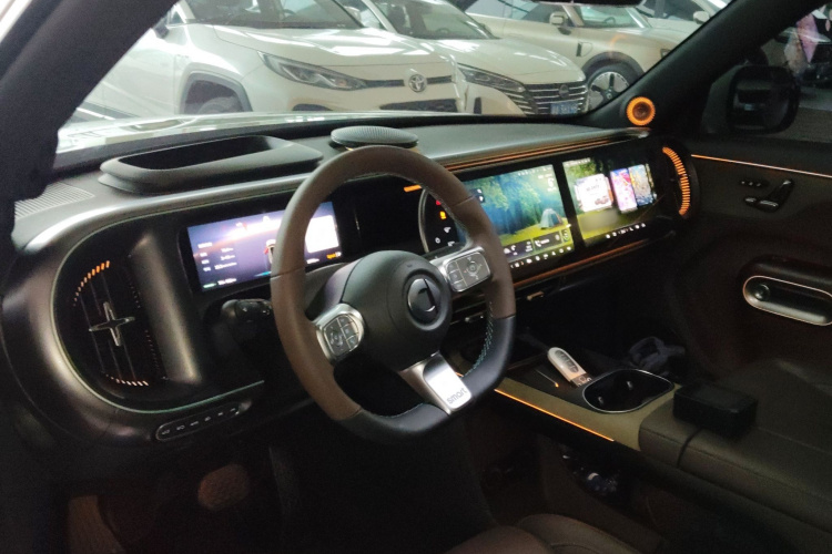 Livan 2024 car image #12