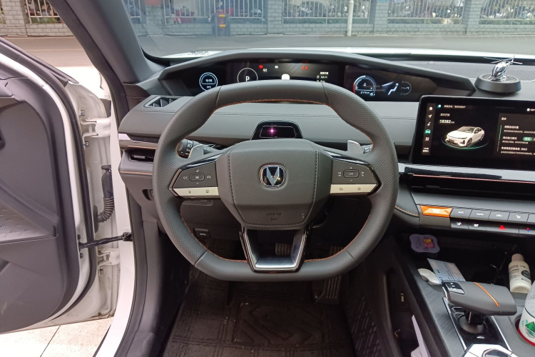 Changan UNI-V 2024 car image #12