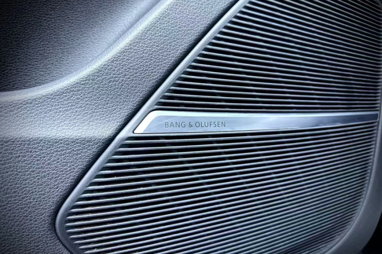 Audi Q8 2019 car image #12