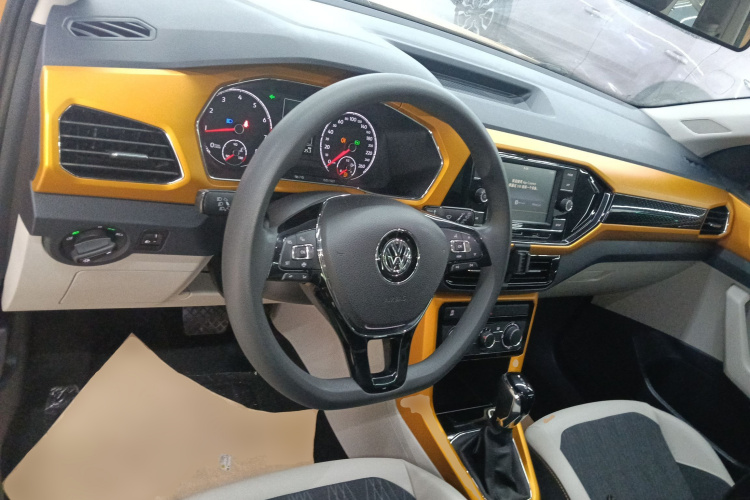 Volkswagen T-Cross 2019 car image #12