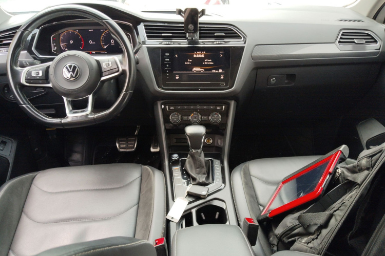 Volkswagen Tiguan L 2021 car image #12