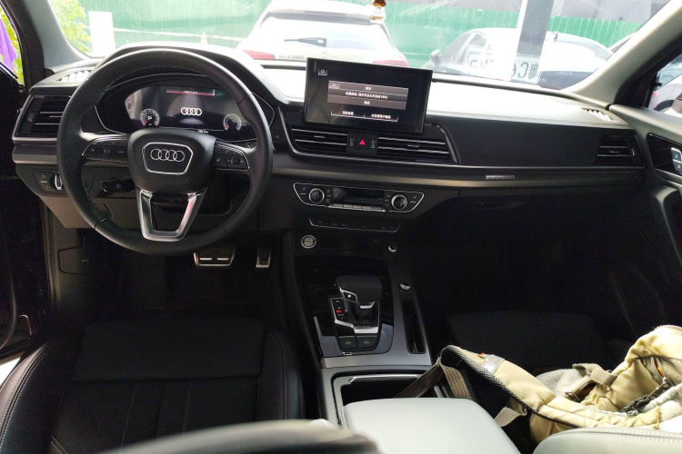 Audi Q5L 2025 car image #12