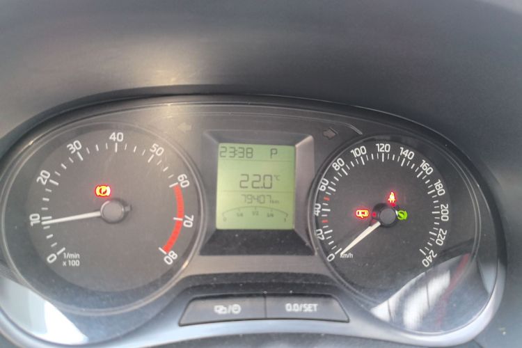 Skoda Fabia 2015 car image #12