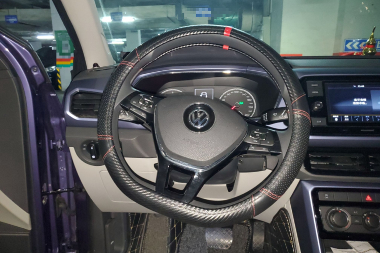 Volkswagen T-Cross 2019 #12 Volkswagen T-Cross 2019 car image #12