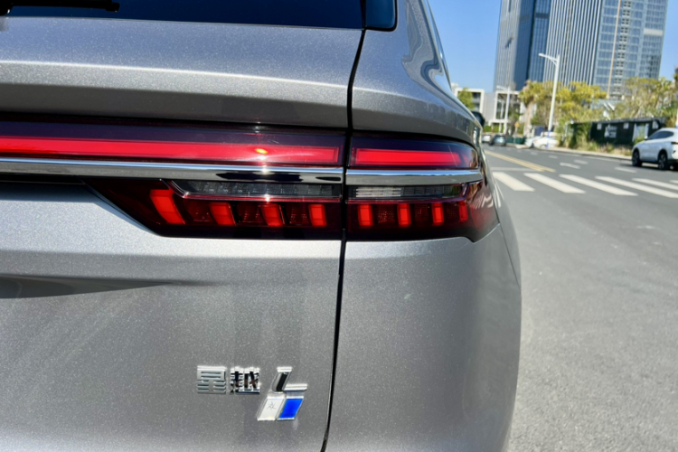 GEELY 2023 car image #12