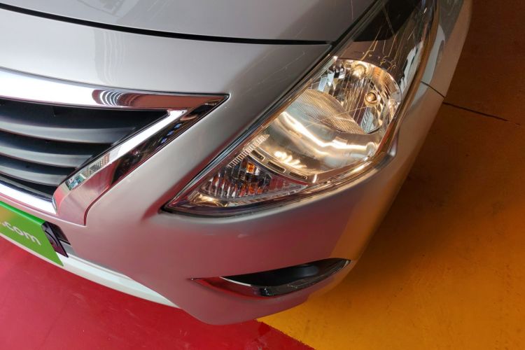 Nissan Sunny 2018 immagine di auto #12