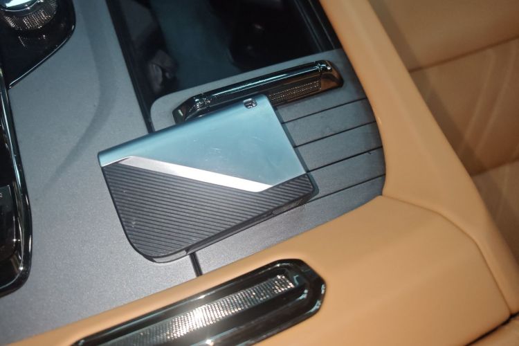 Lynk & Co 09 EM-P 2022 car image #12