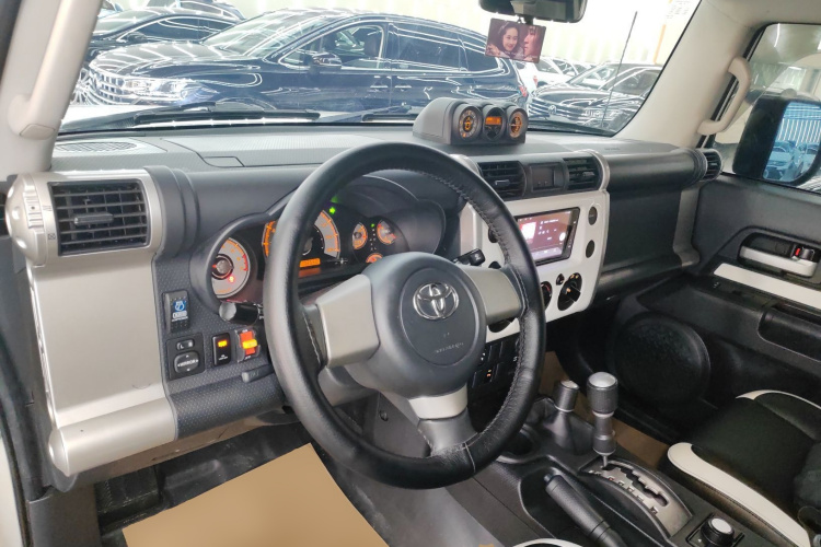 Toyota FJ Cruiser 2018 car image #12