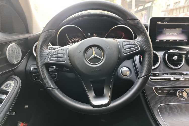 Mercedes-Benz C Class 2018 car image #12