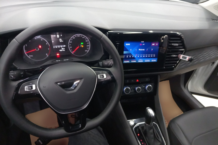 VS5 2020 car image #12