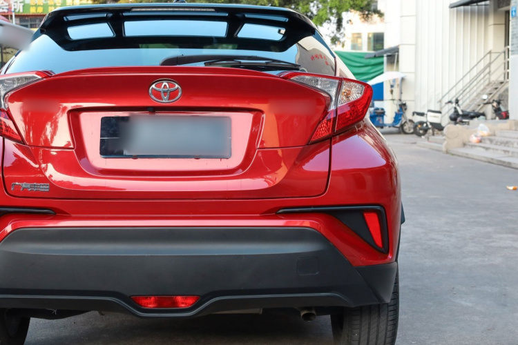 Toyota C-HR 2018 car image #12